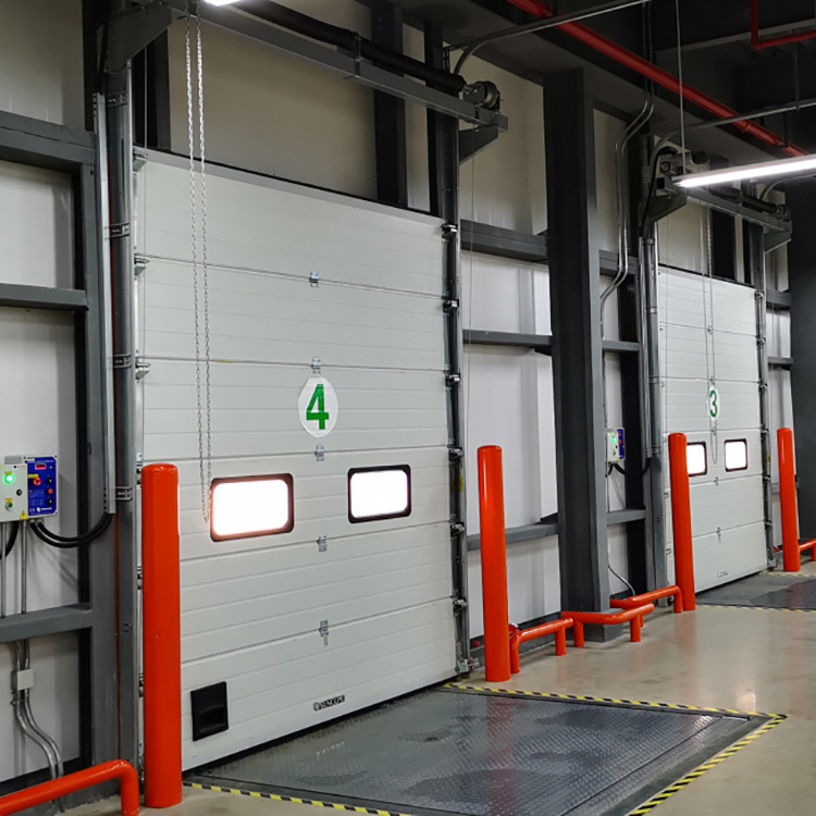 O que devo fazer se houver infiltração de água na porta de alta velocidade?